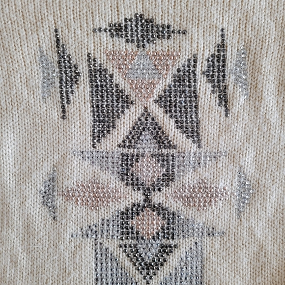 Miss Me fuzzy cream sweater with Rhinestone detail size M - Picture 2 of 4